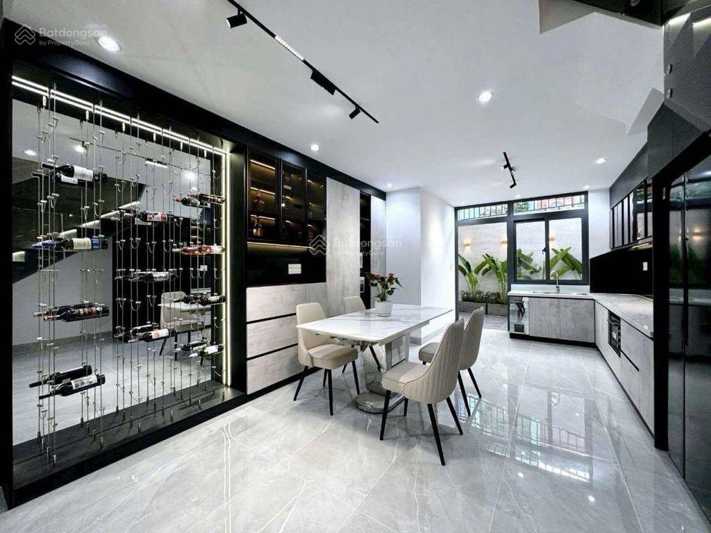 Bán nhà 3l, 4.2x14, 8ty, ngay vincom q.7, đẹp full nội thất