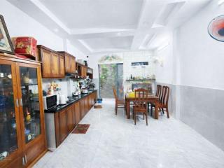 Hiếm, nhà mới quận 7 nở hậu tài lộc, xe hơi ngủ trong nhà