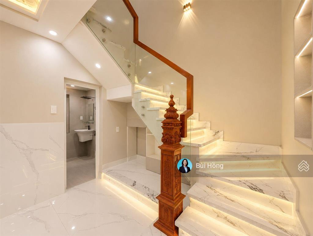 Bán nhà 100m ra đường huỳnh tấn phát, q.7, 9x6, 4pn, giá 6.8 tỷ
