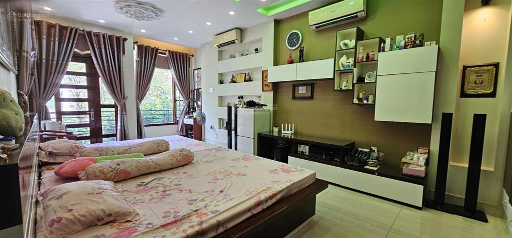 Chính chủ thay đổi chỗ làm việc, nên bán lại biệt thự mặt tiền 4 tầng 137m2  view công viên