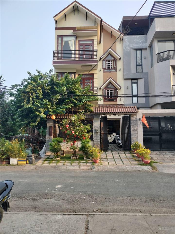 Chính chủ thay đổi chỗ làm việc, nên bán lại biệt thự mặt tiền 4 tầng 137m2  view công viên