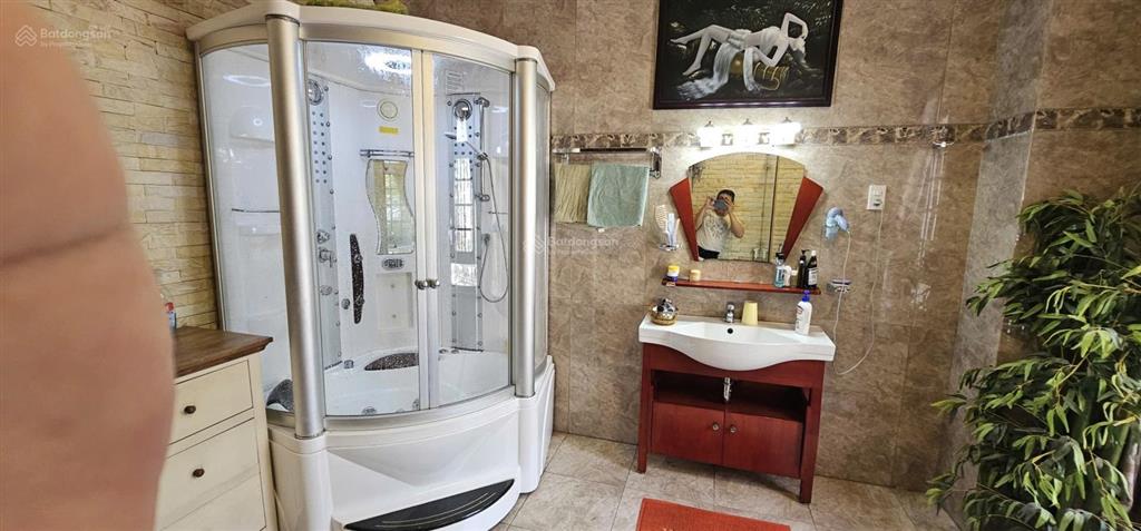 Chính chủ thay đổi chỗ làm việc, nên bán lại biệt thự mặt tiền 4 tầng 137m2  view công viên