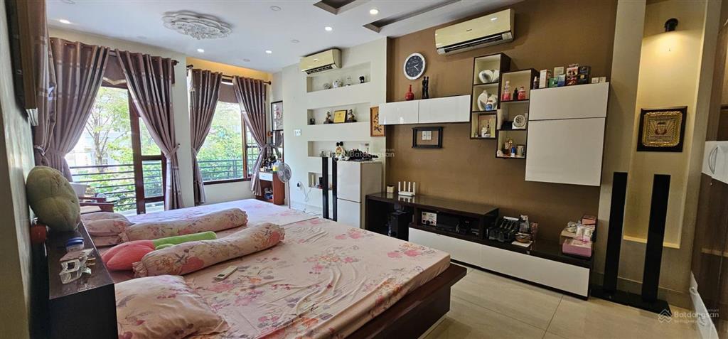 Chính chủ thay đổi chỗ làm việc, nên bán lại biệt thự mặt tiền 4 tầng 137m2  view công viên