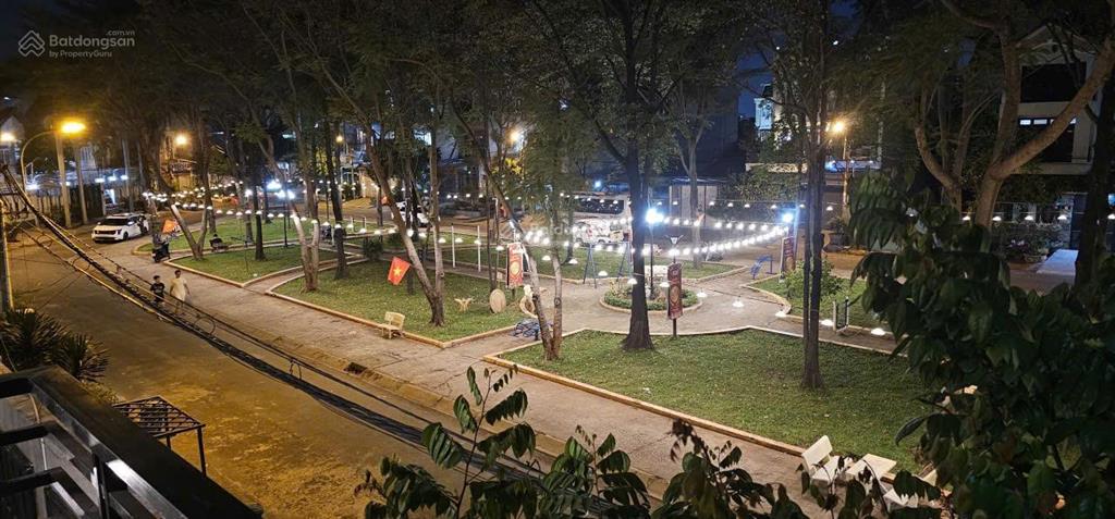 Chính chủ thay đổi chỗ làm việc, nên bán lại biệt thự mặt tiền 4 tầng 137m2  view công viên