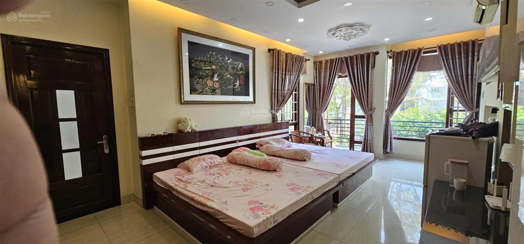 Chính chủ thay đổi chỗ làm việc, nên bán lại biệt thự mặt tiền 4 tầng 137m2  view công viên