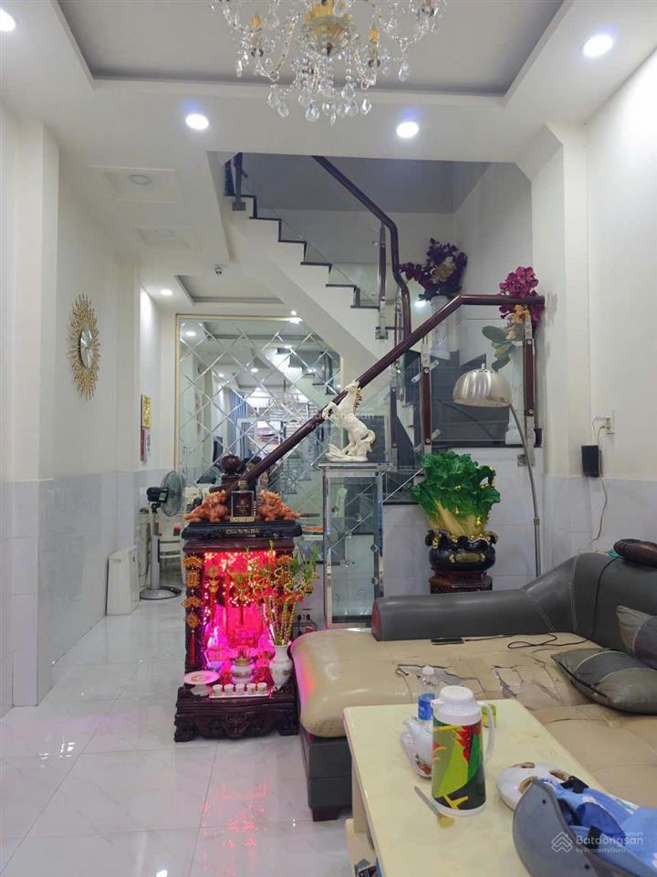 Chủ gửi bán nhà 4 tầng, ô tô vào tới cửa, ngay trung tâm quận 11  chỉ 6,5 tỷ