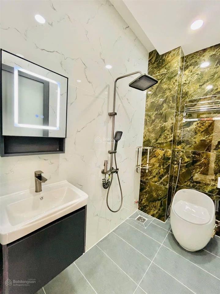 Cần thu hồi vốn, bán nhanh căn góc 2 mặt tiền 5 tầng mới tinh, hẻm 8m lê văn quới  8,6 tỷ