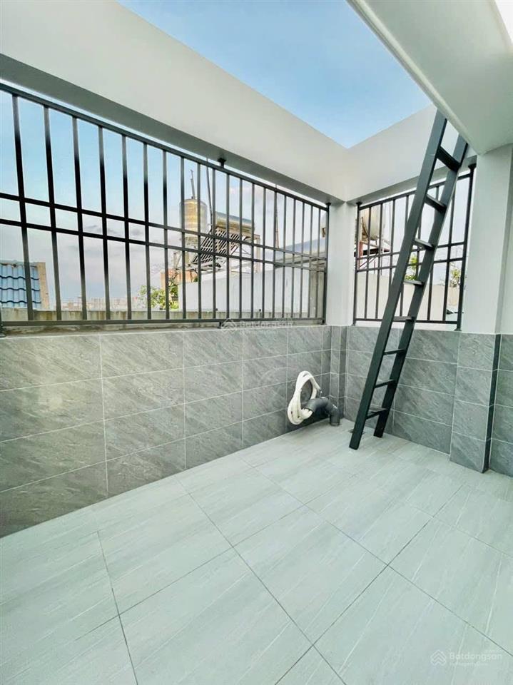 Cần thu hồi vốn, bán nhanh căn góc 2 mặt tiền 5 tầng mới tinh, hẻm 8m lê văn quới  8,6 tỷ