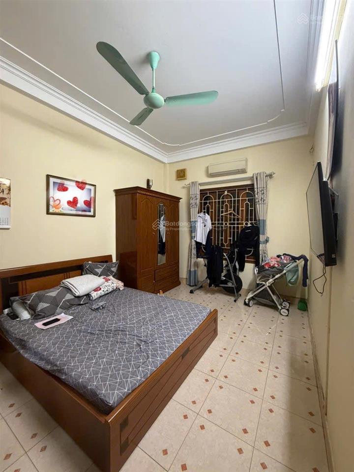 Gấp gấp gia đình cần bán nhà nguyễn ngọc nại dt 65m đường ô tô ngõ thông hơn 18 tỷ