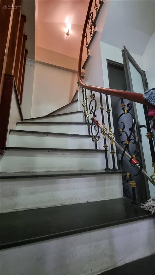 Em săn được căn ô tô vào nhà đống đa vừa đẹp vừa sang pk 20đ dt42m x 7t thang máy mt 5m sổ vuông