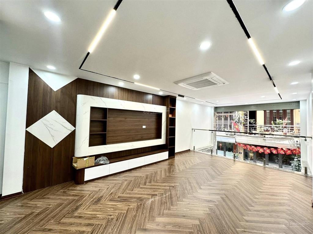Hiếm ô tô ngủ trong nhà gần hồ trương định  dt 65m2 mt 5m ô tô tránh vỉa hè ở kinh doanh đỉnh