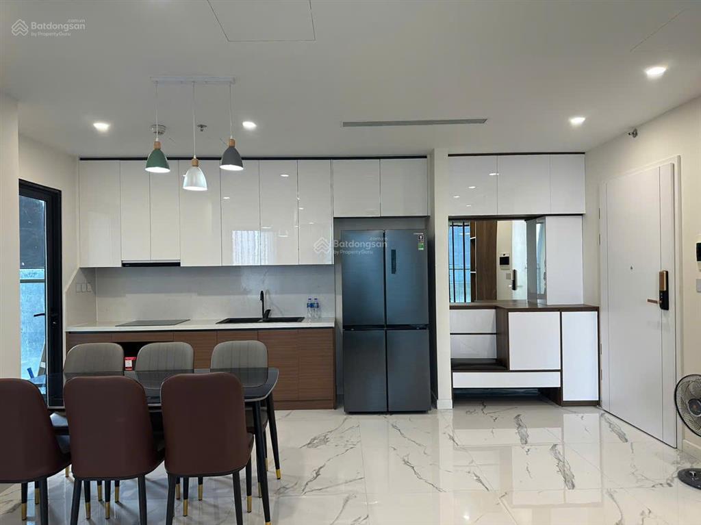 Căn góc 3pn giá hơn 9 tỷ  dt 100m²  nhà sạch đẹp như mới em cần bán ạ.  0984 039 ***