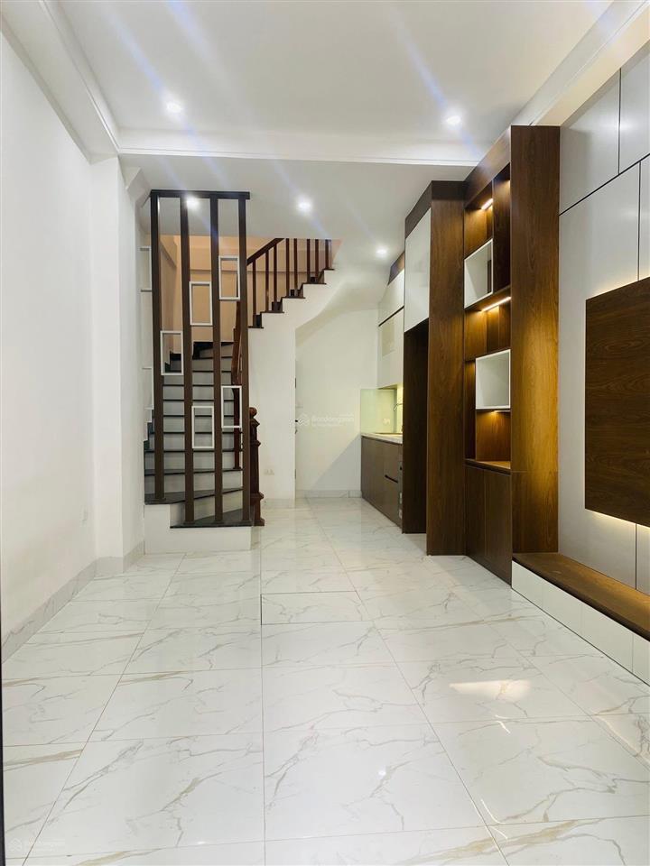 Hàng hiếm bán nhà ngõ 337 định công dt 30m² x 5 tầng giá 9 tỷ ô tô đỗ cửa, gần chợ, kinh doanh.