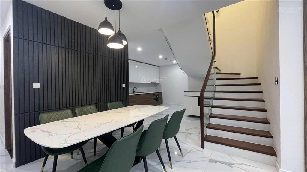 Chính chủ cần bán duplex sunshine city 160m2 view sân golf đông nam siêu đẹp ạ