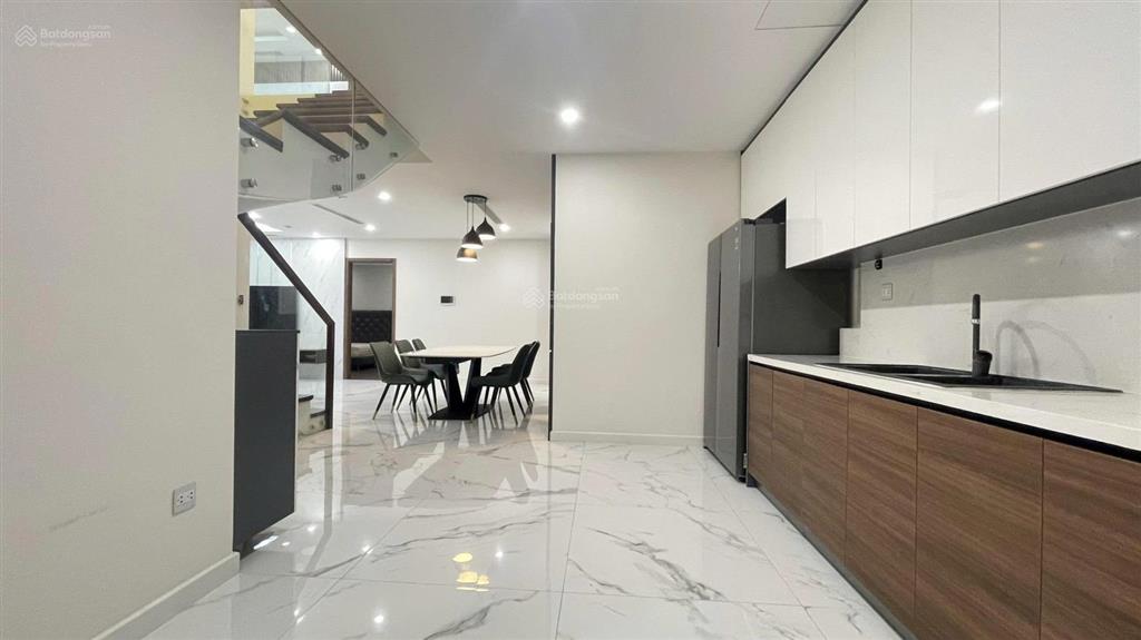 Chính chủ cần bán duplex sunshine city 160m2 view sân golf đông nam siêu đẹp ạ