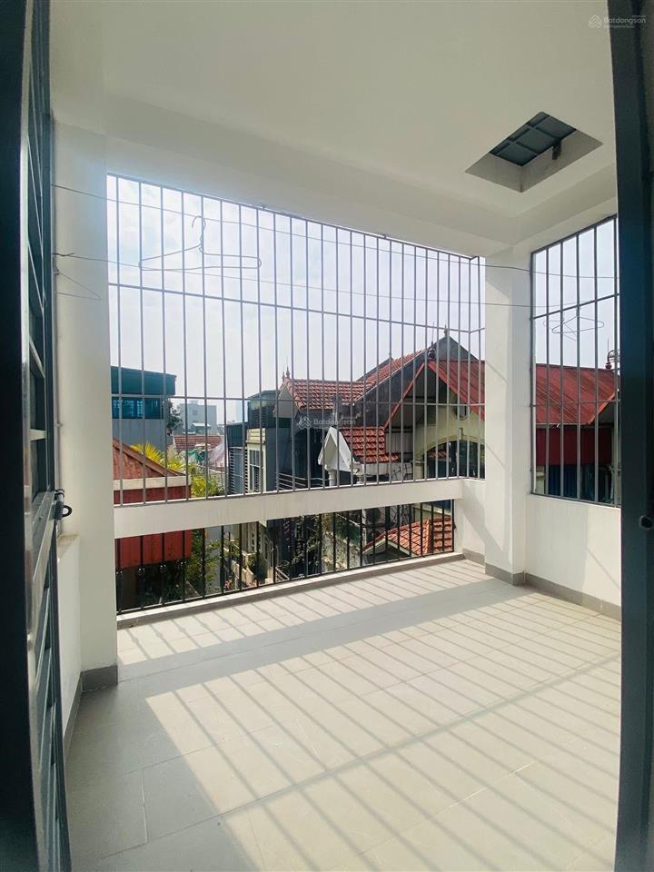 Hàng hiếm bán nhà ngõ 245 định công dt 30m² x 5 tầng pk 8 tỷ ô tô đỗ cửa, gần chợ, kinh doanh.