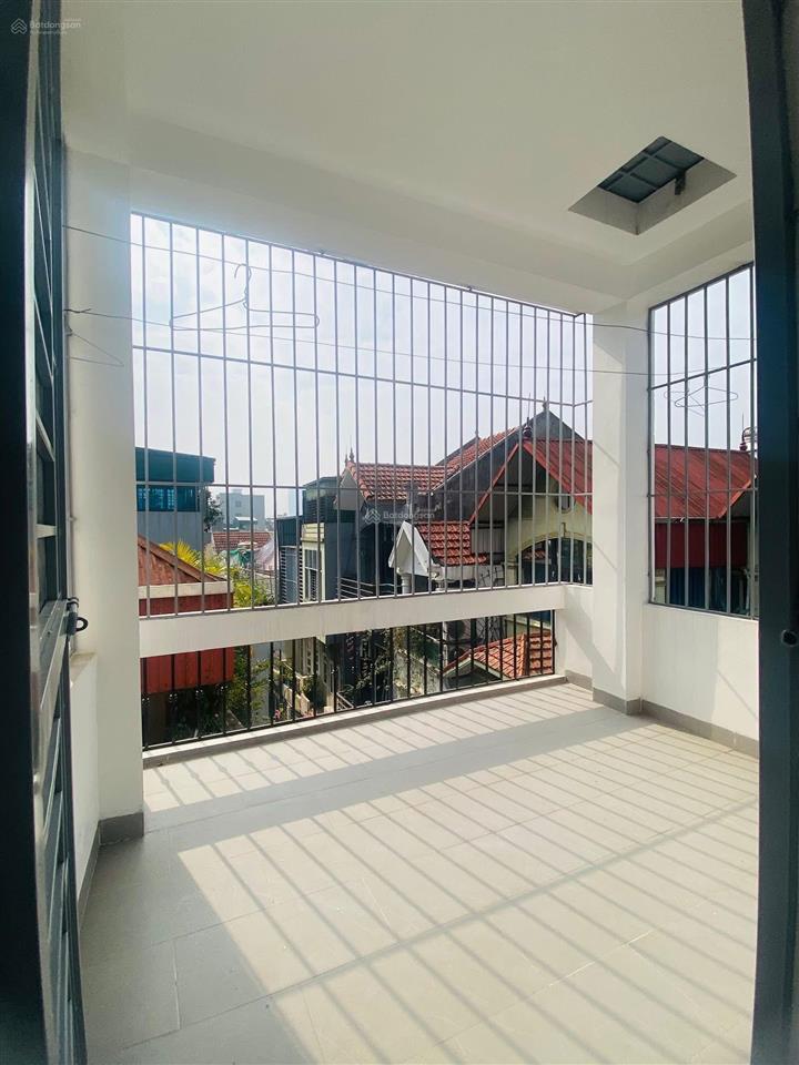 Chính chủ bán nhà ngõ 245 định công dt 30m2 x 5 tầng pk 8 tỷ ô tô đỗ cửa, kinh doanh