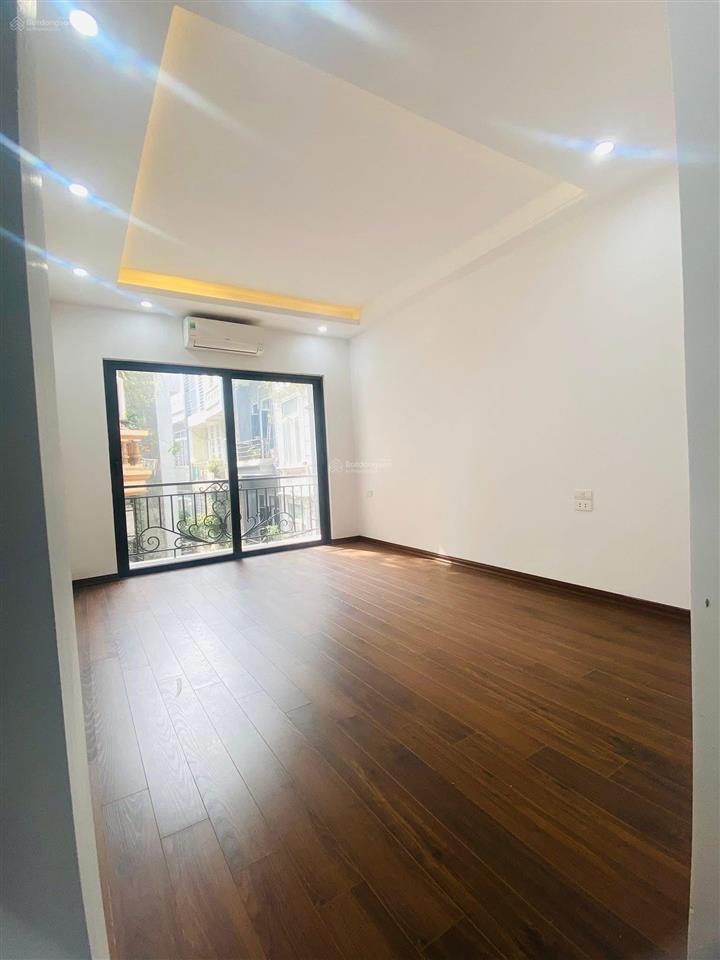 Chính chủ bán nhà ngõ 245 định công dt 30m2 x 5 tầng pk 8 tỷ ô tô đỗ cửa, kinh doanh