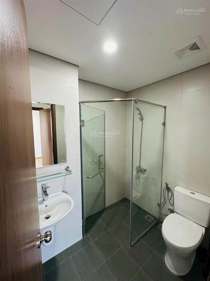 Chính chủ bán căn 1228 view hồ yên bình complex dt 61,4m2, 2pn 2vs đã có full nội thất sắp bàn giao