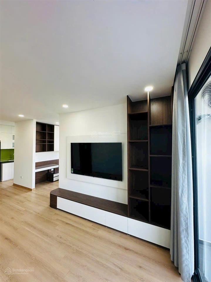 Chính chủ bán căn 1228 view hồ yên bình complex dt 61,4m2, 2pn 2vs đã có full nội thất sắp bàn giao