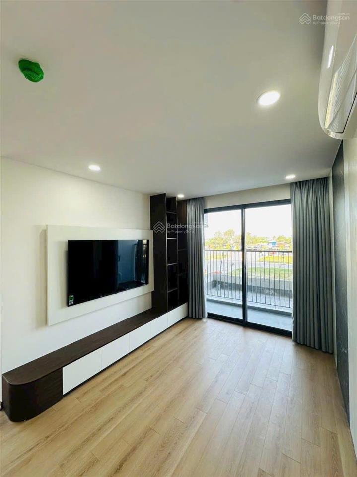 Chính chủ bán căn 1228 view hồ yên bình complex dt 61,4m2, 2pn 2vs đã có full nội thất sắp bàn giao