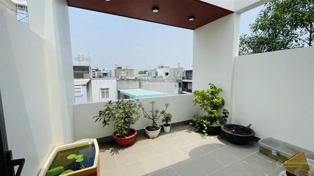 Nhà mới vào ở liền 3 tầng60m2(4x15)  hxh gần chợ nông sản thủ đức  giá chỉ 4.8tỷ tl.
