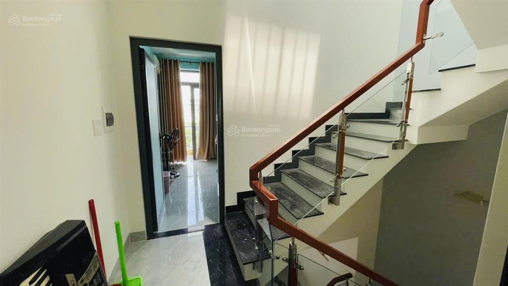 Nhà mới vào ở liền 3 tầng60m2(4x15)  hxh gần chợ nông sản thủ đức  giá chỉ 4.8tỷ tl.