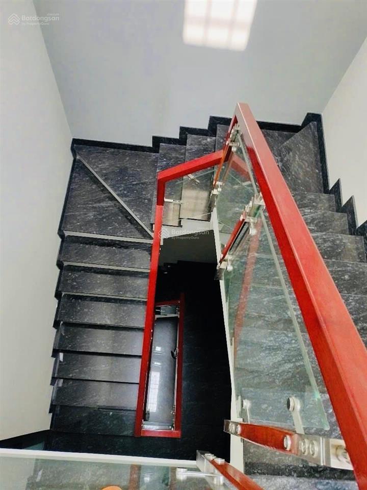 Nhà mới vào ở liền 3 tầng60m2(4x15)  hxh gần chợ nông sản thủ đức  giá chỉ 4.8tỷ tl.