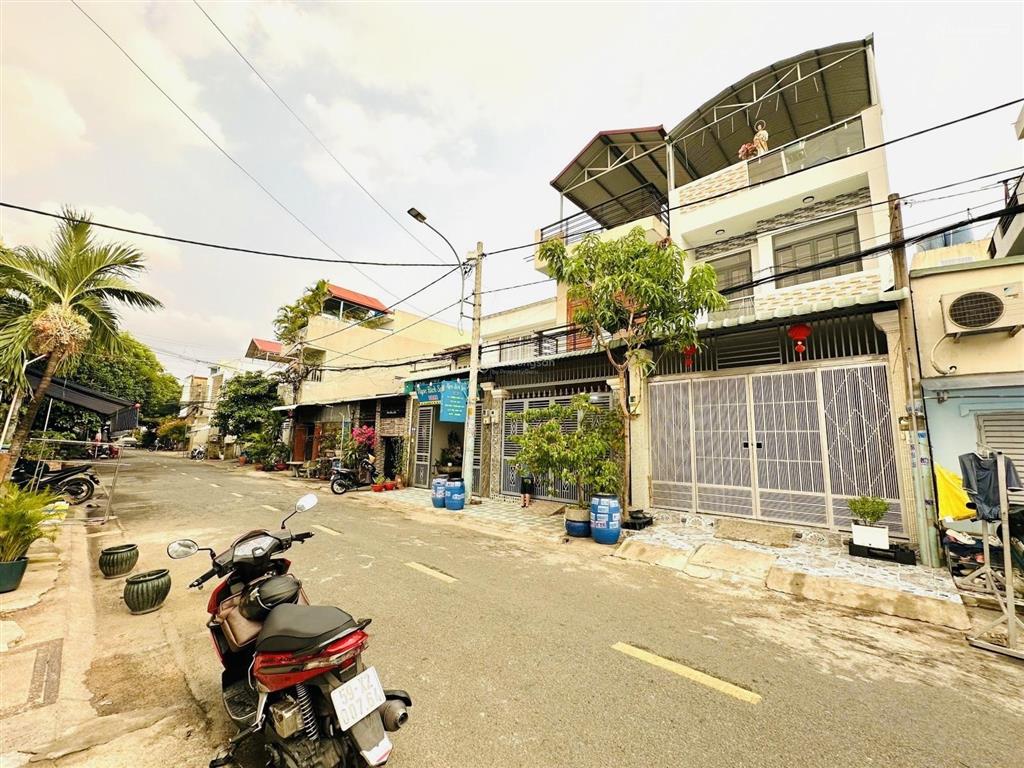 Đất đẹp  khiết tâm  bình chiểu  thủ đức  88m2(4x22)  đường 8m  vỉa hè 2bên  giá 5.35 tỷ.