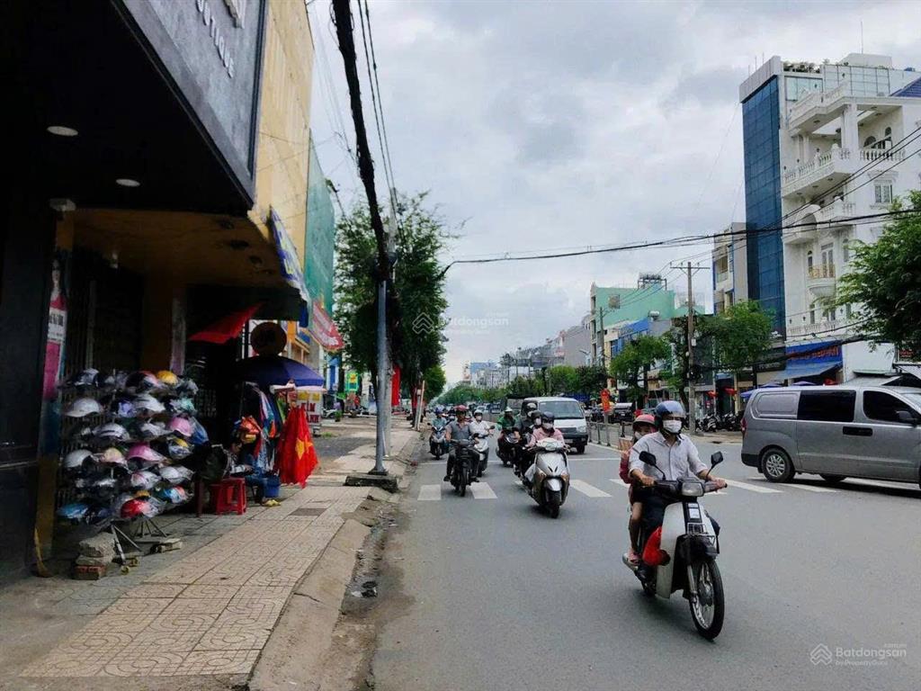 Mặt tiền trường chinh nhà 4 tầng diện tích 4.5m x 22m. giá chỉ 17.5 tỷ