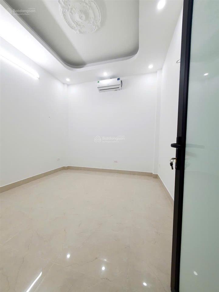 Hiếm có! nhà 5 tầng trung tâm cầu giấy ngõ rộng, dân trí cao 50m2 chỉ 11.5 tỷ đầu tư hoặc an cư