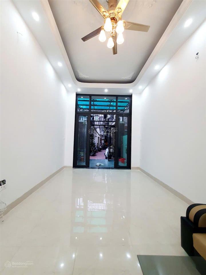 Hiếm có! nhà 5 tầng trung tâm cầu giấy ngõ rộng, dân trí cao 50m2 chỉ 11.5 tỷ đầu tư hoặc an cư