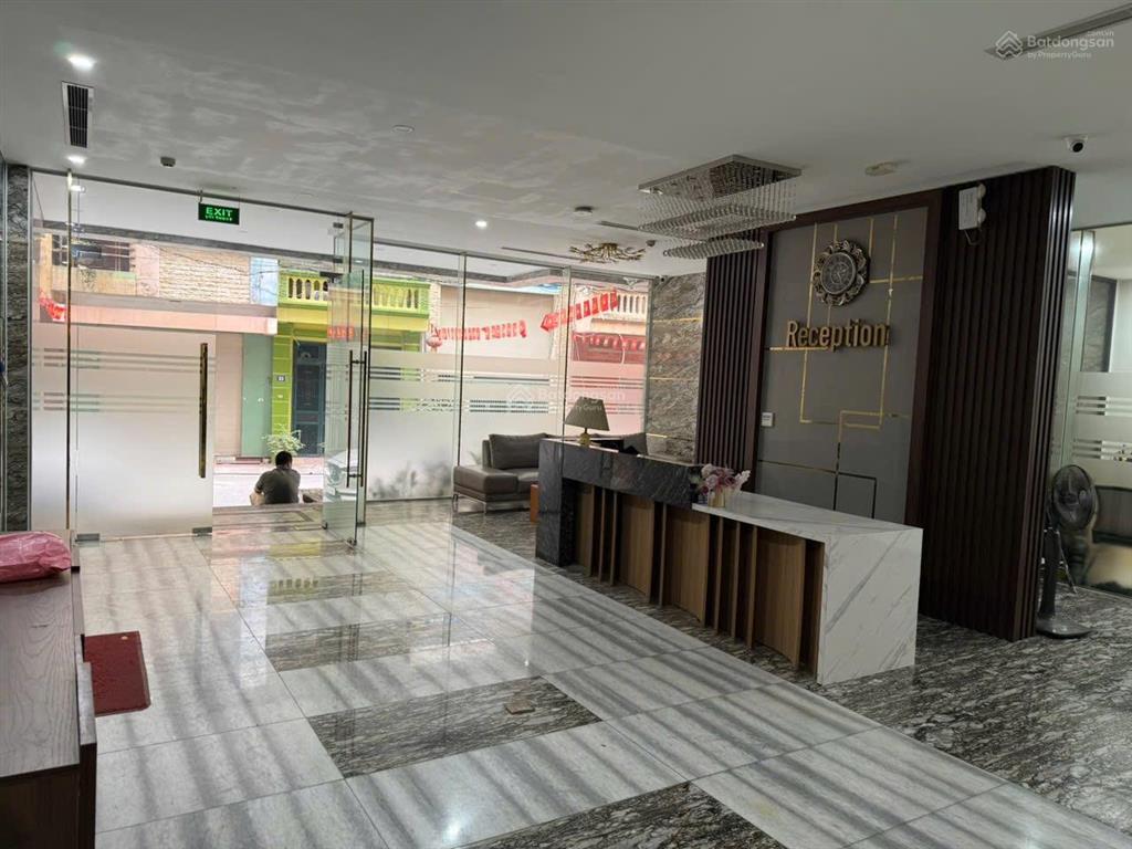 Anh ca sỹ nổi tiếng cần bán toà nhà building văn phòng. siêu cấp vip. quận tây hồ. 288/300m2