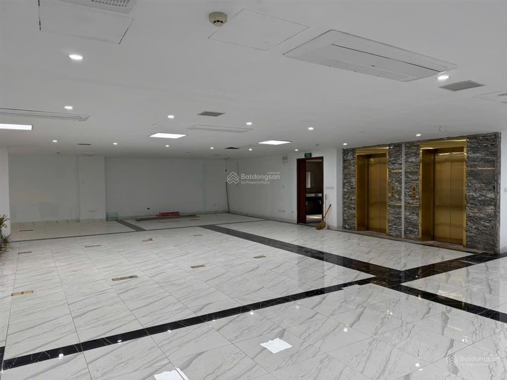 Anh ca sỹ nổi tiếng cần bán toà nhà building văn phòng. siêu cấp vip. quận tây hồ. 288/300m2