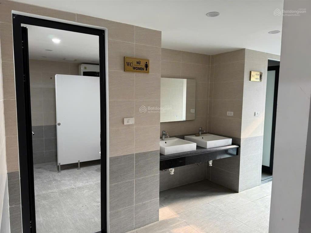 Anh ca sỹ nổi tiếng cần bán toà nhà building văn phòng. siêu cấp vip. quận tây hồ. 288/300m2