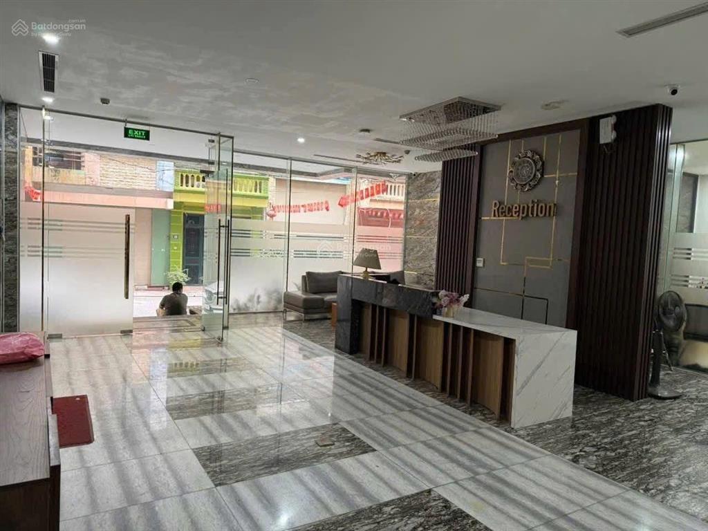 Anh ca sỹ nổi tiếng cần bán toà nhà building văn phòng. siêu cấp vip. quận tây hồ. 288/300m2