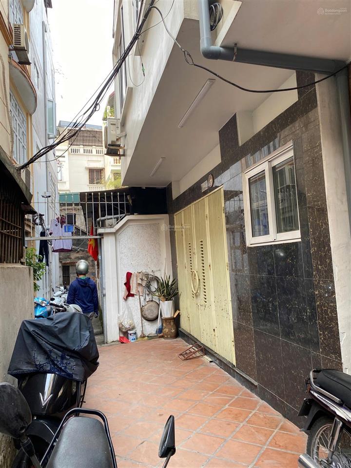 Siêu siêu rẻ. bán nhà dân xây thuỵ khuê. nhà mới đẹp, chắc chắn, ngõ nông