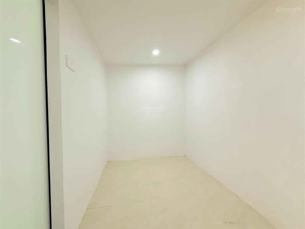 1.8 tỷ. anh chị có ngay căn nhà 4 tầng ngõ chợ khâm thiên. có sổ đỏ riêng. không chung đụng