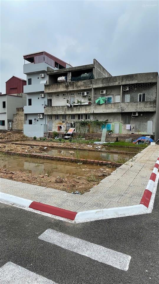 Bán đất phố vân trì, đông anh, 316m2, mt 15m, vỉa hè ô tô tránh, tách 3 lô, nhỉnh 100 triệu/m2