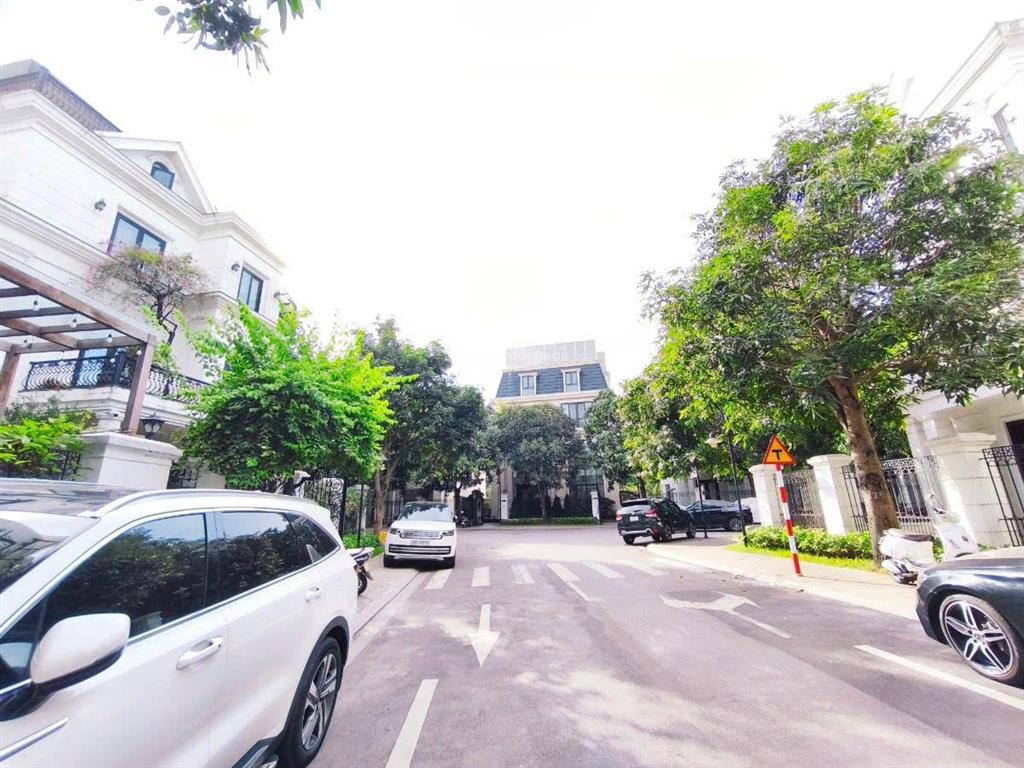 Biệt thự vinhomes riverside nguyệt quế, 90m², full nội thất, giá đầu tư 38,8 tỷ.  0911 776 ***
