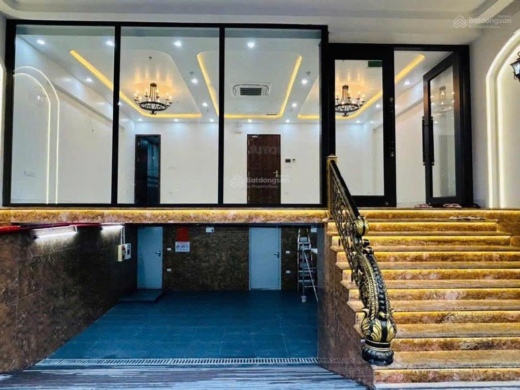 Bán tòa 8 tầng mặt phố võ chí công, 240m2, mt 8m, dòng tiền 2,3 tỷ/năm, 125 tỷ