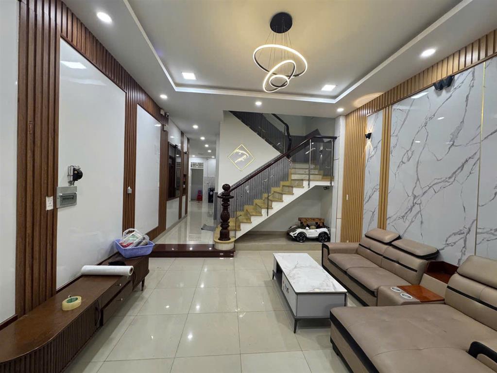 BÁN SIÊU PHẨM NHÀ MẶT TIỀN HẺM ĐẸP Xe Hơi 6m- Phù Hợp Cho Mọi Gia Đình