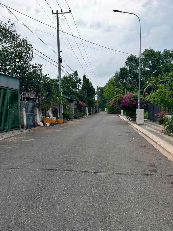 ĐẤT AN NGÃI, đã có sổ công chứng liền trong ngày* Diện tích: 5*17m, vị trí đẹp chỉ có 580