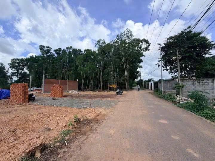 ĐẤT AN NGÃI, đã có sổ công chứng liền trong ngày* Diện tích: 5*17m, vị trí đẹp chỉ có 580