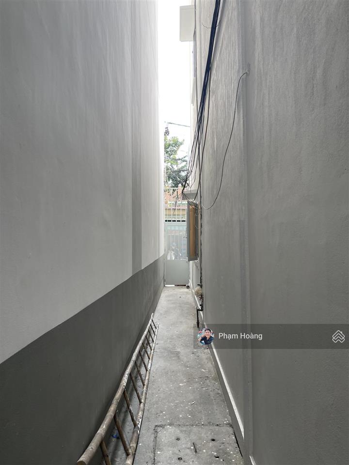 Chính chủ cần bán mt ngang 6m trệt 2 lầu dt 102,5m2, ngay cổng chung cư, chợ buôn bán kinh doanh