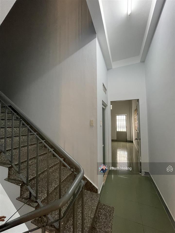 Chính chủ cần bán mt ngang 6m trệt 2 lầu dt 102,5m2, ngay cổng chung cư, chợ buôn bán kinh doanh