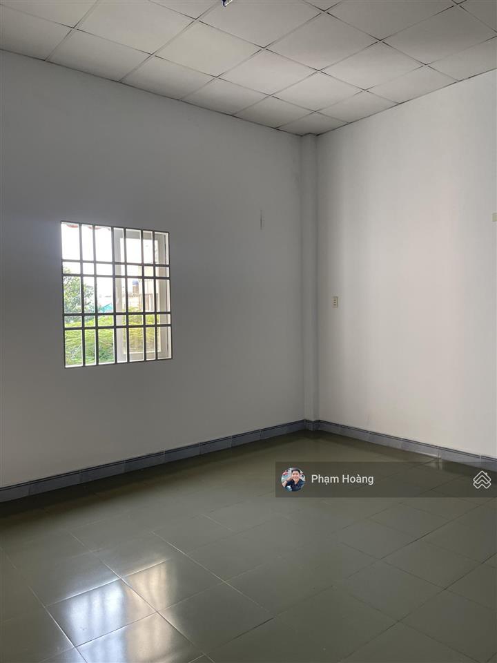 Chính chủ cần bán mt ngang 6m trệt 2 lầu dt 102,5m2, ngay cổng chung cư, chợ buôn bán kinh doanh