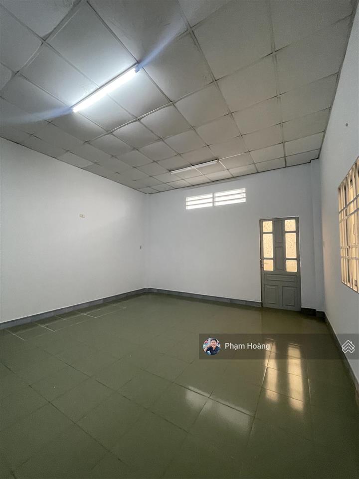 Chính chủ cần bán mt ngang 6m trệt 2 lầu dt 102,5m2, ngay cổng chung cư, chợ buôn bán kinh doanh