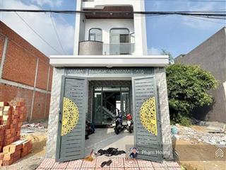 Cần bán nhà 1 trệt lầu 2 trung tâm dĩ an tp hcm dt 109m có hoàn công đường oto gần chợ trường học