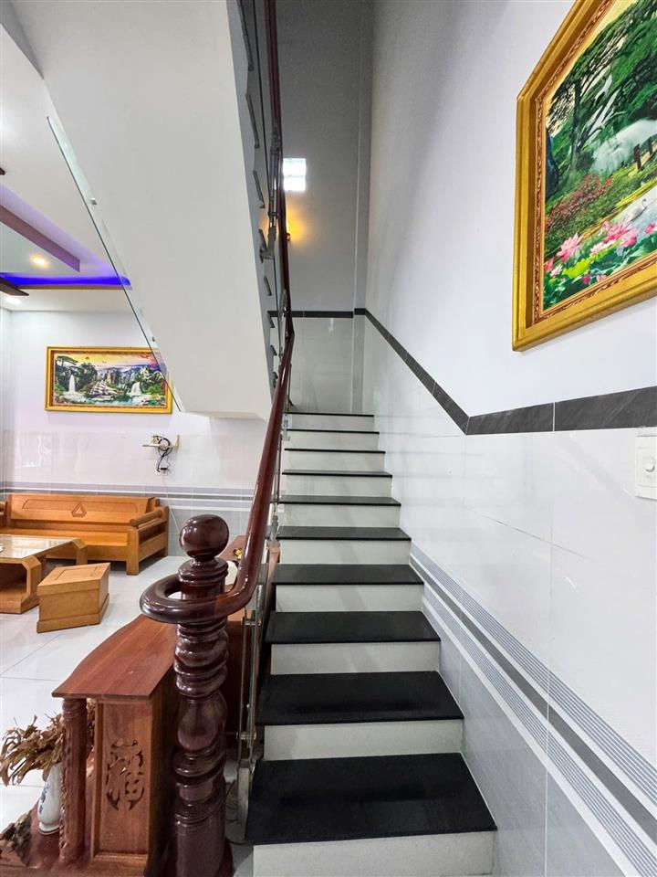 Chính chủ cần bán 1 trệt 1 lầu dt 132m2 p dĩ an, bình dương cũ, đường ô tô gần trường giá 5,2 tỷ